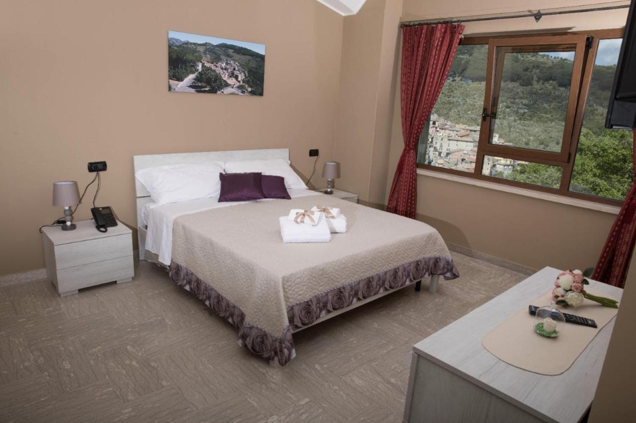 Divino Bistrot E Relais Hotel Lenola Eksteriør billede