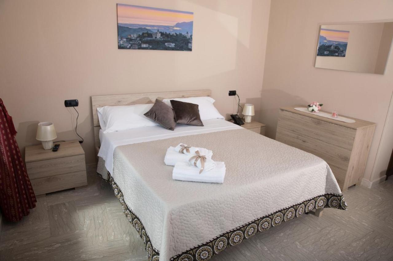 Divino Bistrot E Relais Hotel Lenola Eksteriør billede