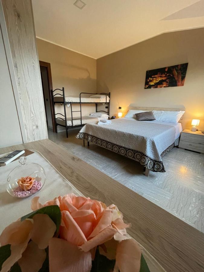 Divino Bistrot E Relais Hotel Lenola Eksteriør billede